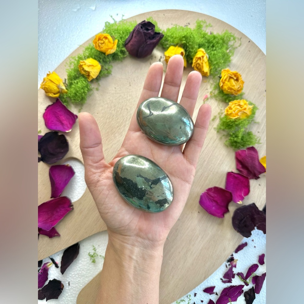 Pyrite Palmstone (one) - Picture 2 of 4